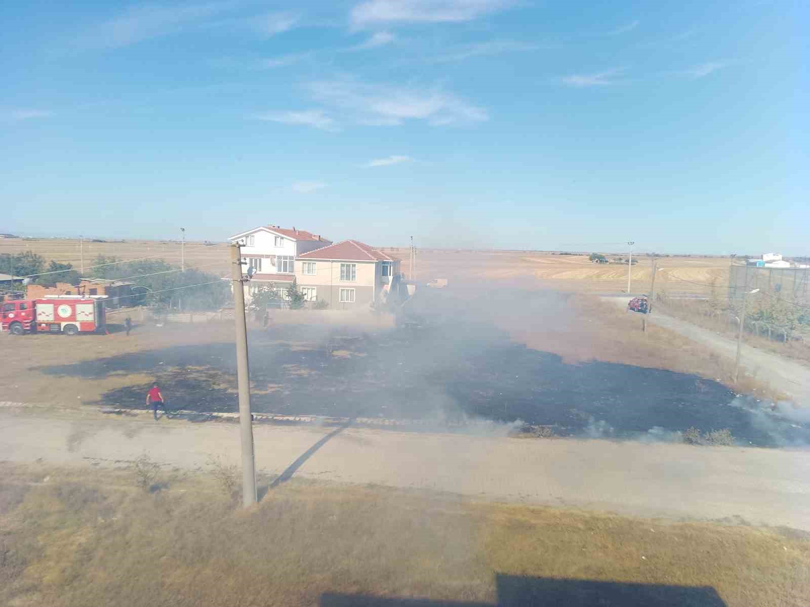 Tekirdağ’da otluk alanda yangın
