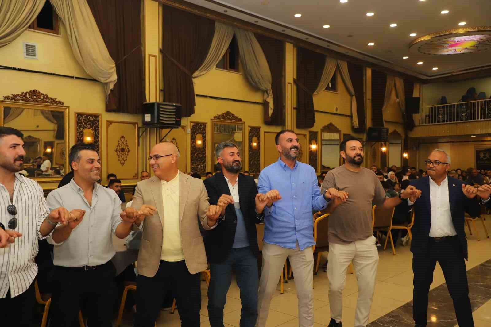 Ağrı Valisi Ko&ccedil;, d&uuml;ğ&uuml;n t&ouml;renlerinde ailelerin sevincine ortak oldu
