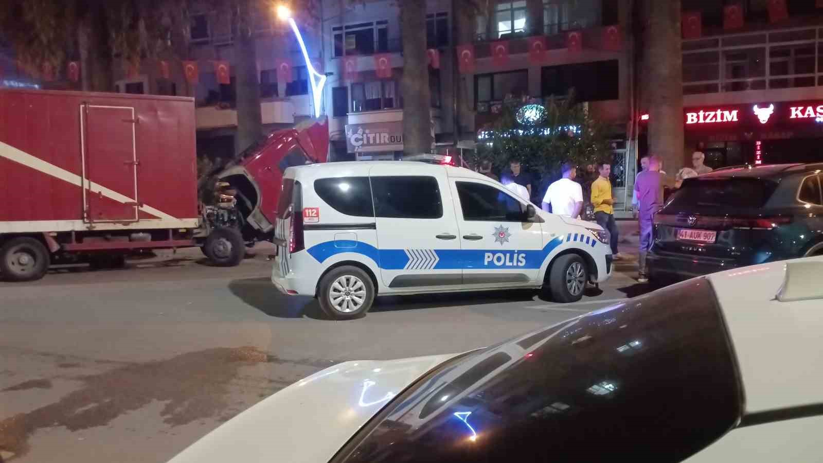 Kamyoneti yanmaktan kurtardılar