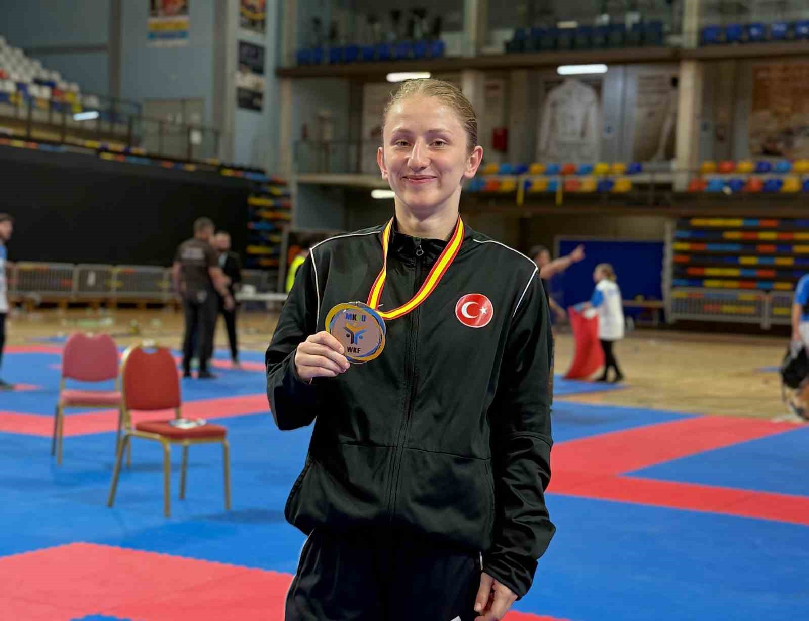 Nurbade Büber İspanya’da Akdeniz Şampiyonu oldu