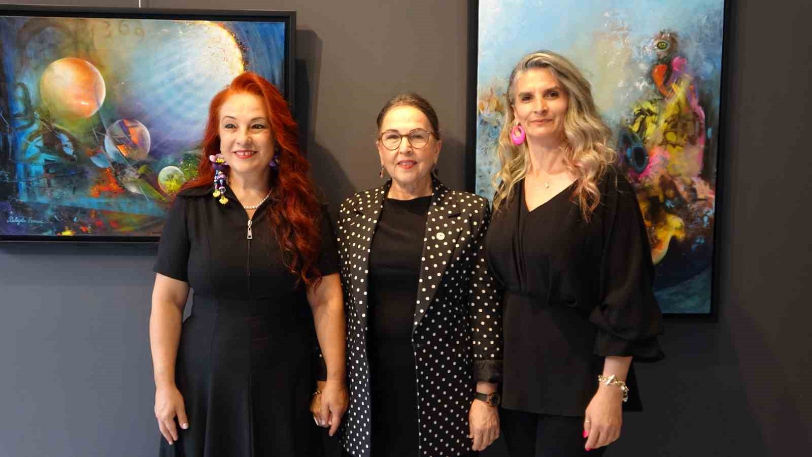 R&uuml;beyda Erman&rsquo;ın "Renkli Portal" sergisi yoğun ilgi g&ouml;rd&uuml;
