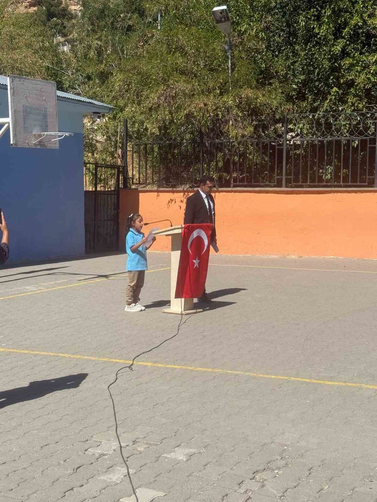 Dicle&rsquo;de İlk&ouml;ğretim Haftası coşkuyla kutlandı
