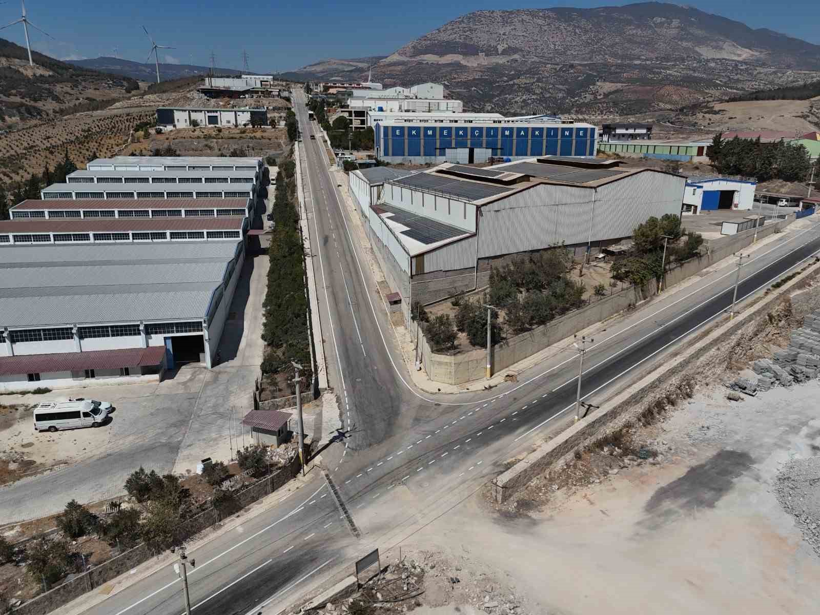 Hatay Büyükşehir Belediyesi, Antakya OSB’de  yolları asfaltladı