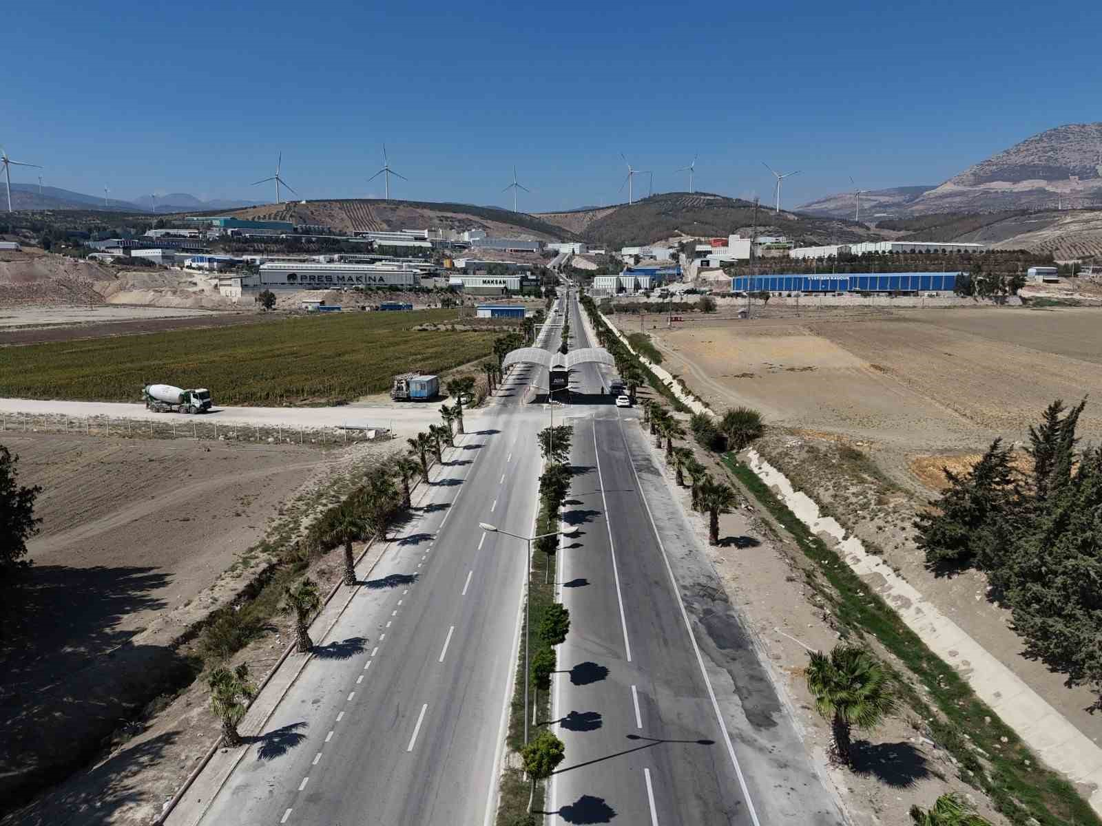 Hatay B&uuml;y&uuml;kşehir Belediyesi, Antakya OSB&rsquo;de  yolları asfaltladı
