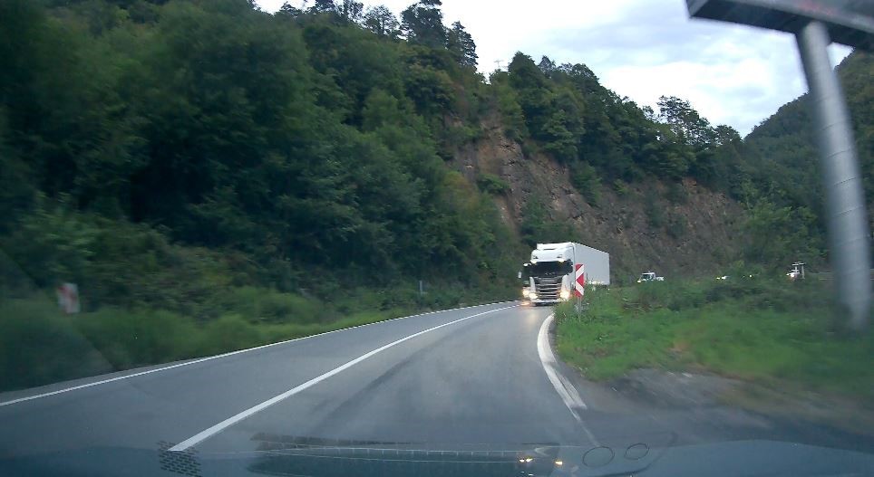 Hatalı sollama kamerada görülmüştü, o sürücüye ceza kesildi