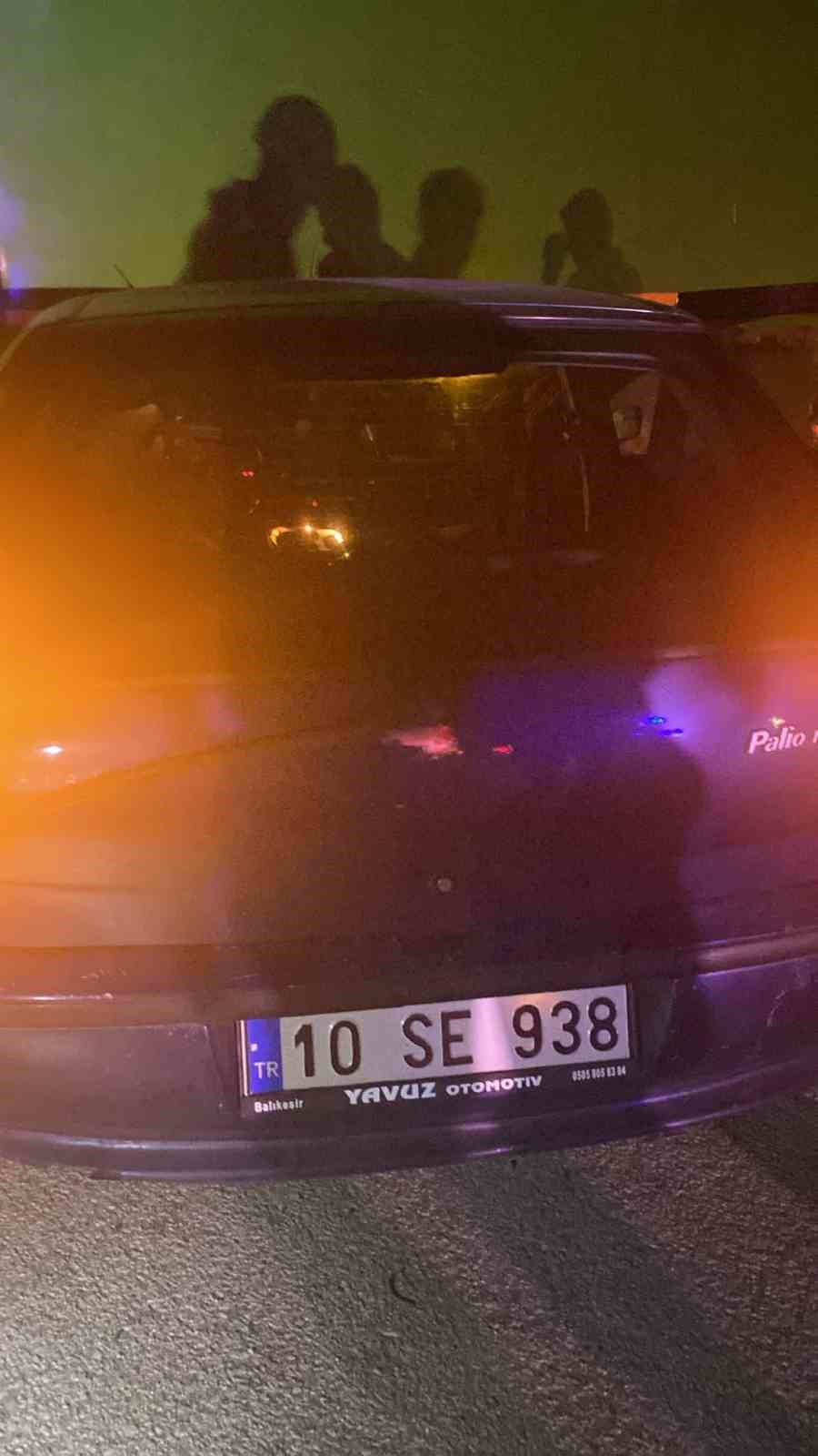 Susurluk&rsquo;ta kamyonla &ccedil;arpışan Fiat otomobildeki 2 kişi yaralandı
