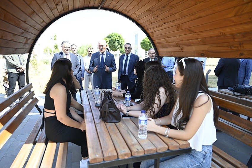 Uşak Üniversitesi yeni kayıt yaptıran öğrencilere kampüsü tanıttı