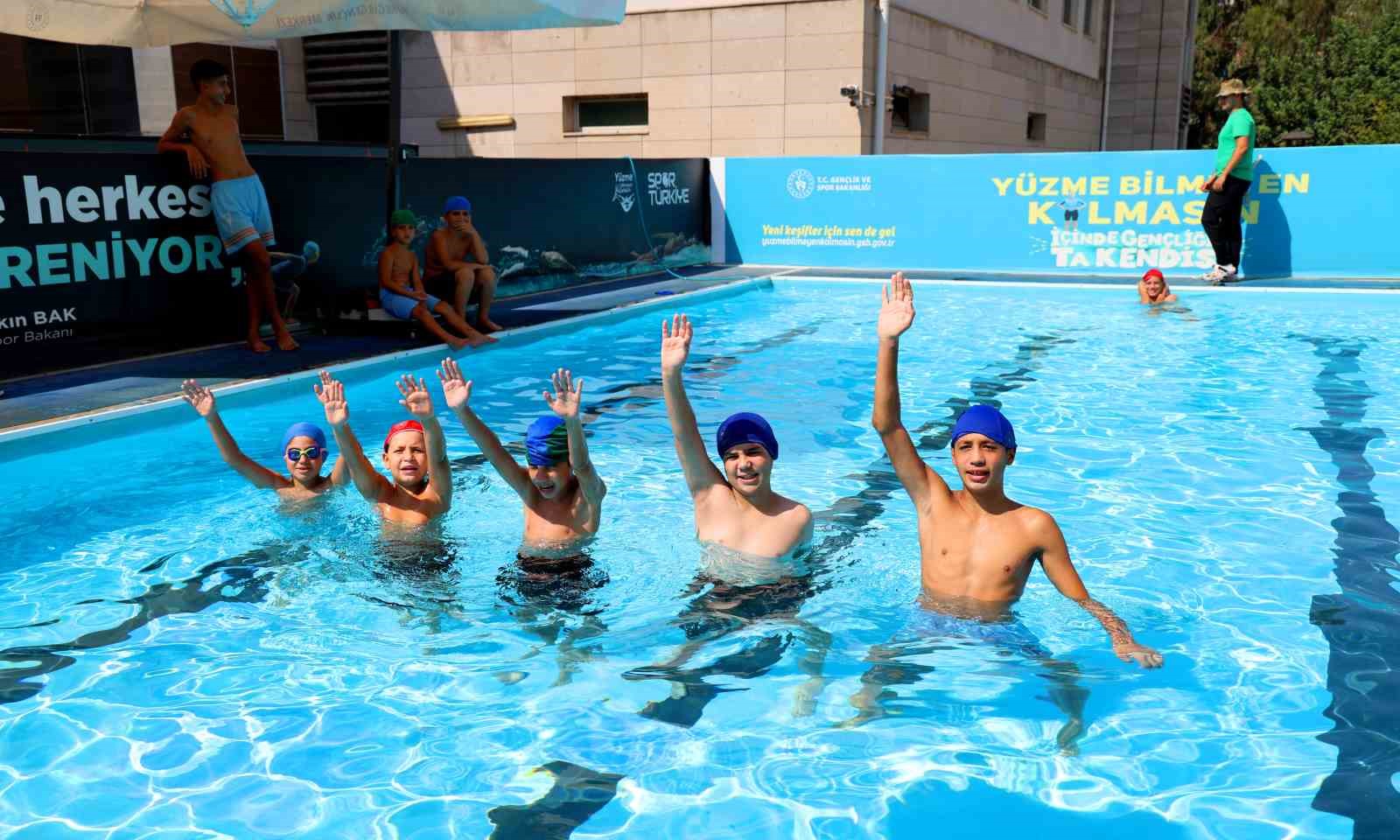 ’Yüzme bilmeyen kalmasın’ projesiyle 11 bin 443 kişiye yüzme eğitimi verildi
