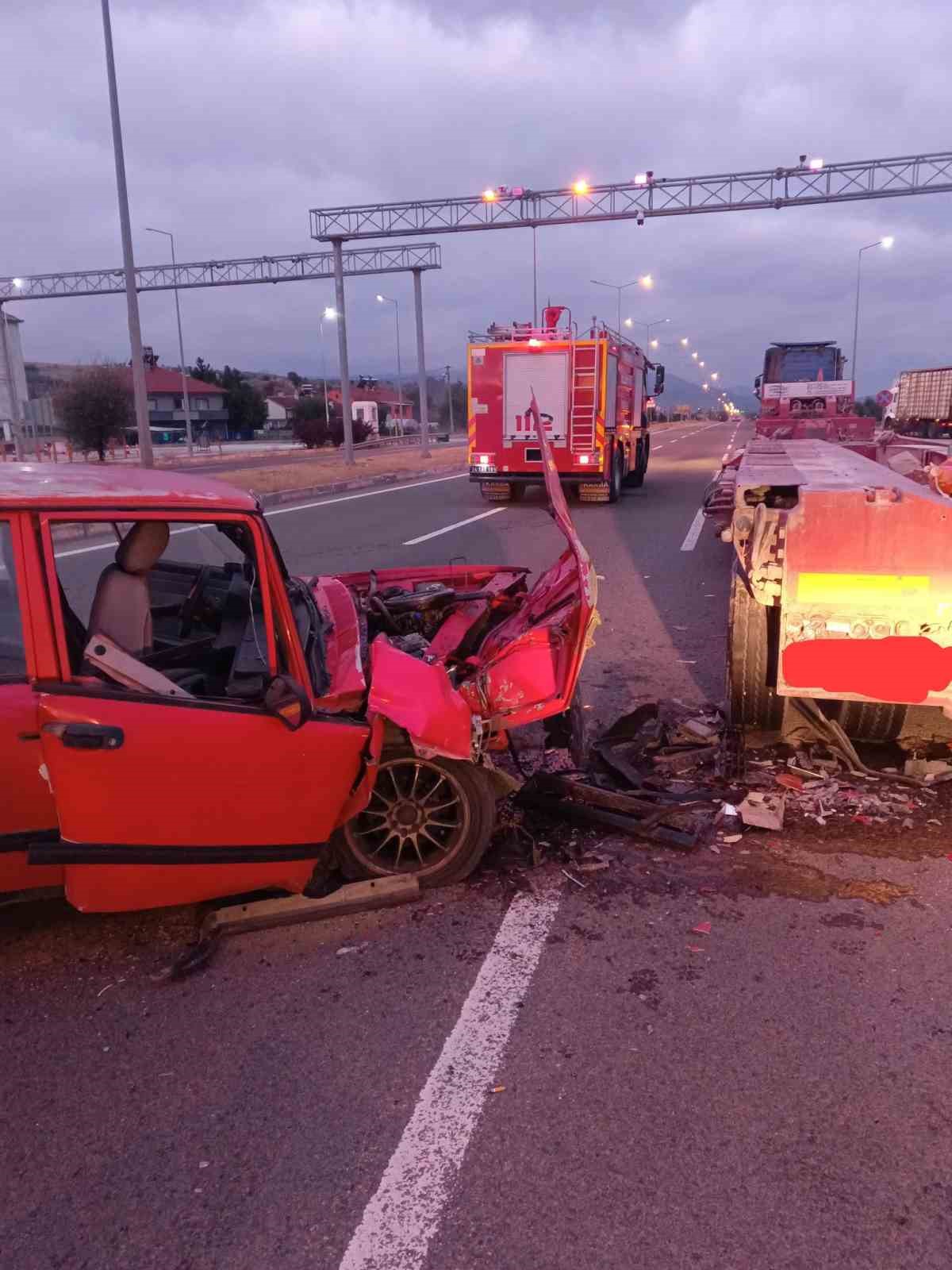 Bolu’da otomobil tıra çarptı: 1 yaralı