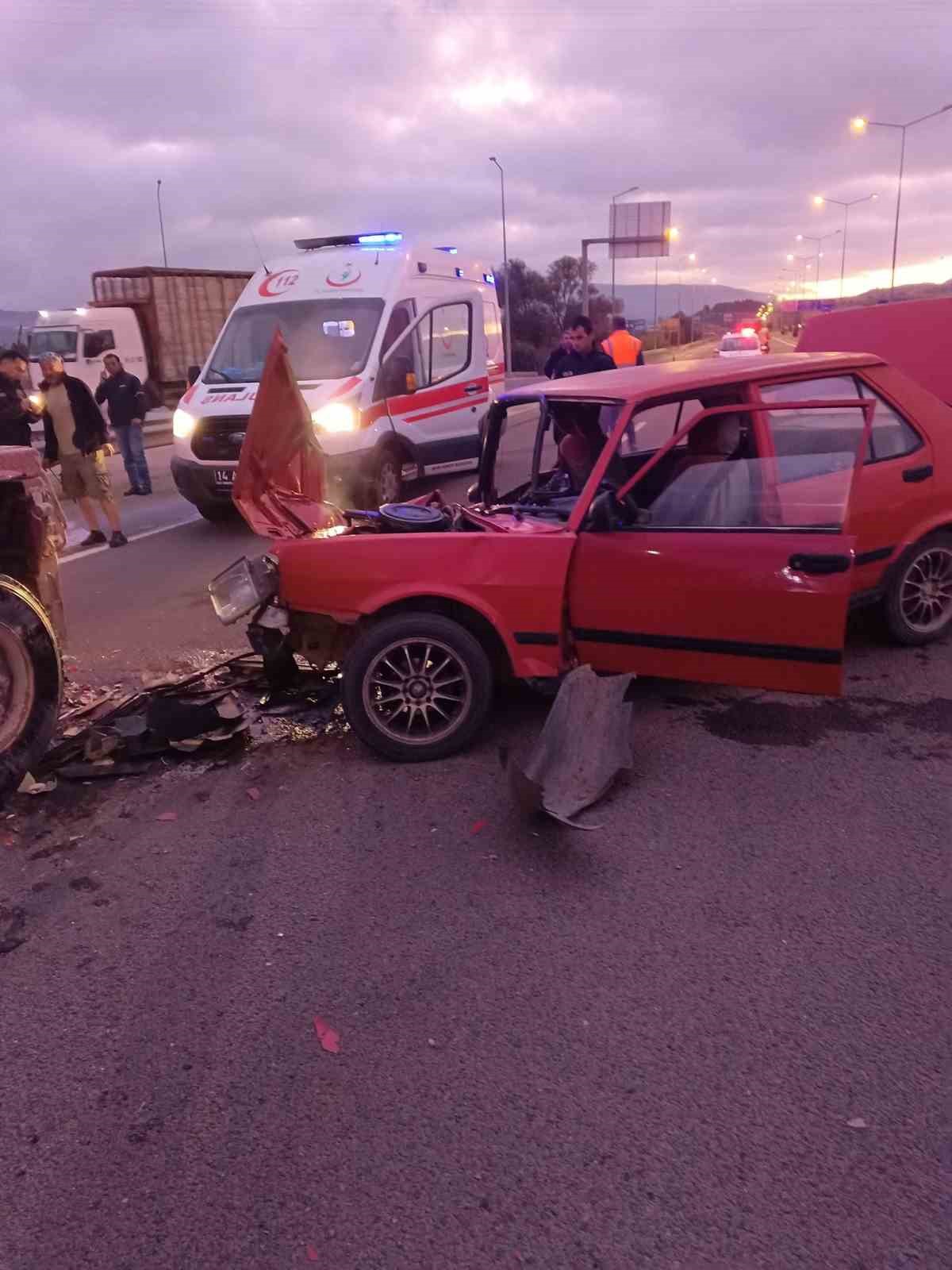 Bolu’da otomobil tıra çarptı: 1 yaralı
