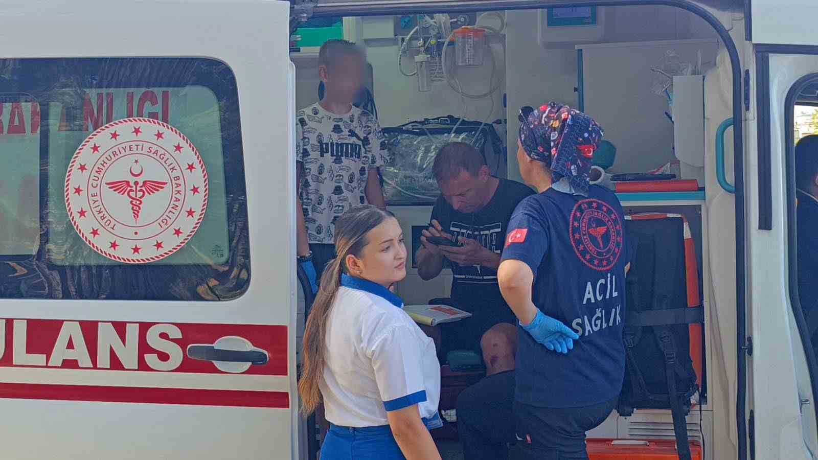 Kazada yaralanan Ukraynalı turist, hastanede para alınabileceğini duyunca yaralı oğluyla birlikte ambulanstan indi