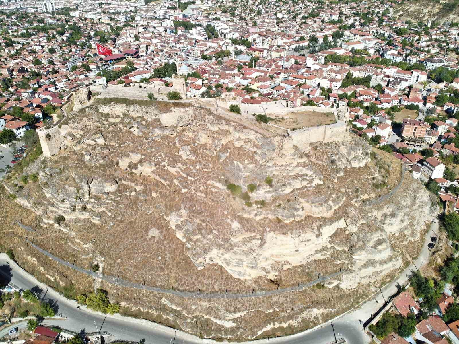 Kastamonu Kalesi, çelik ağlarla örülerek depreme karşı güçlendirildi