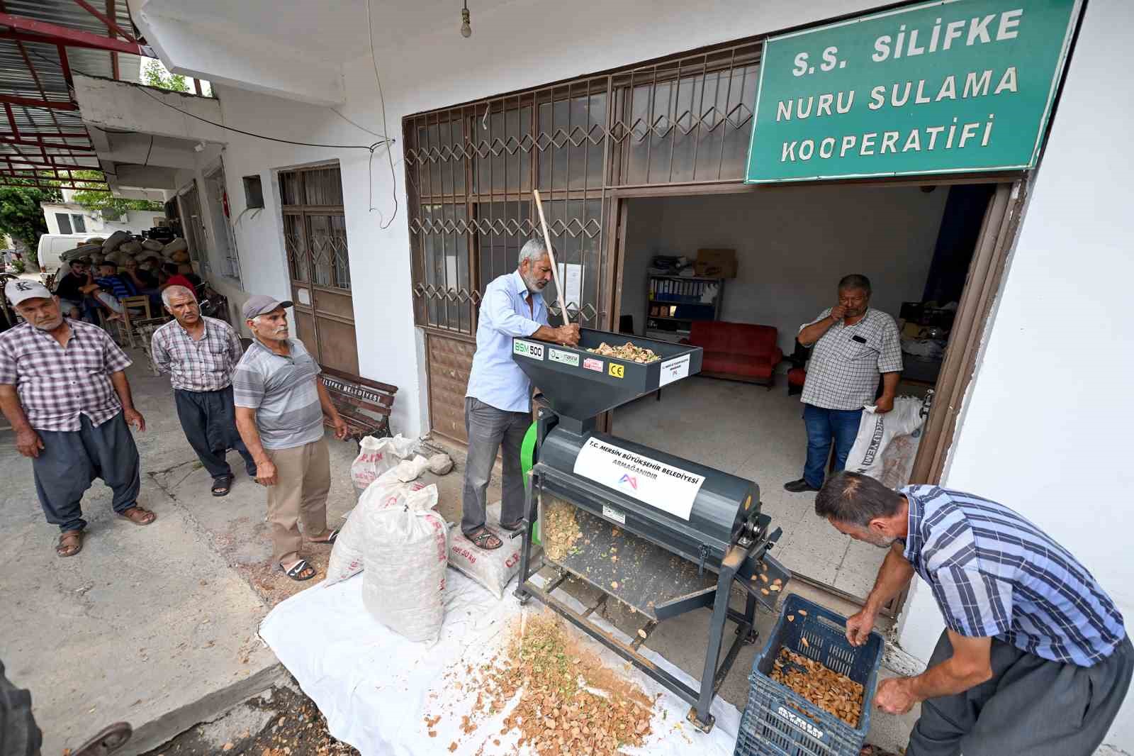 Mersinde reticiye badem kabuk soyma makinesi destei
