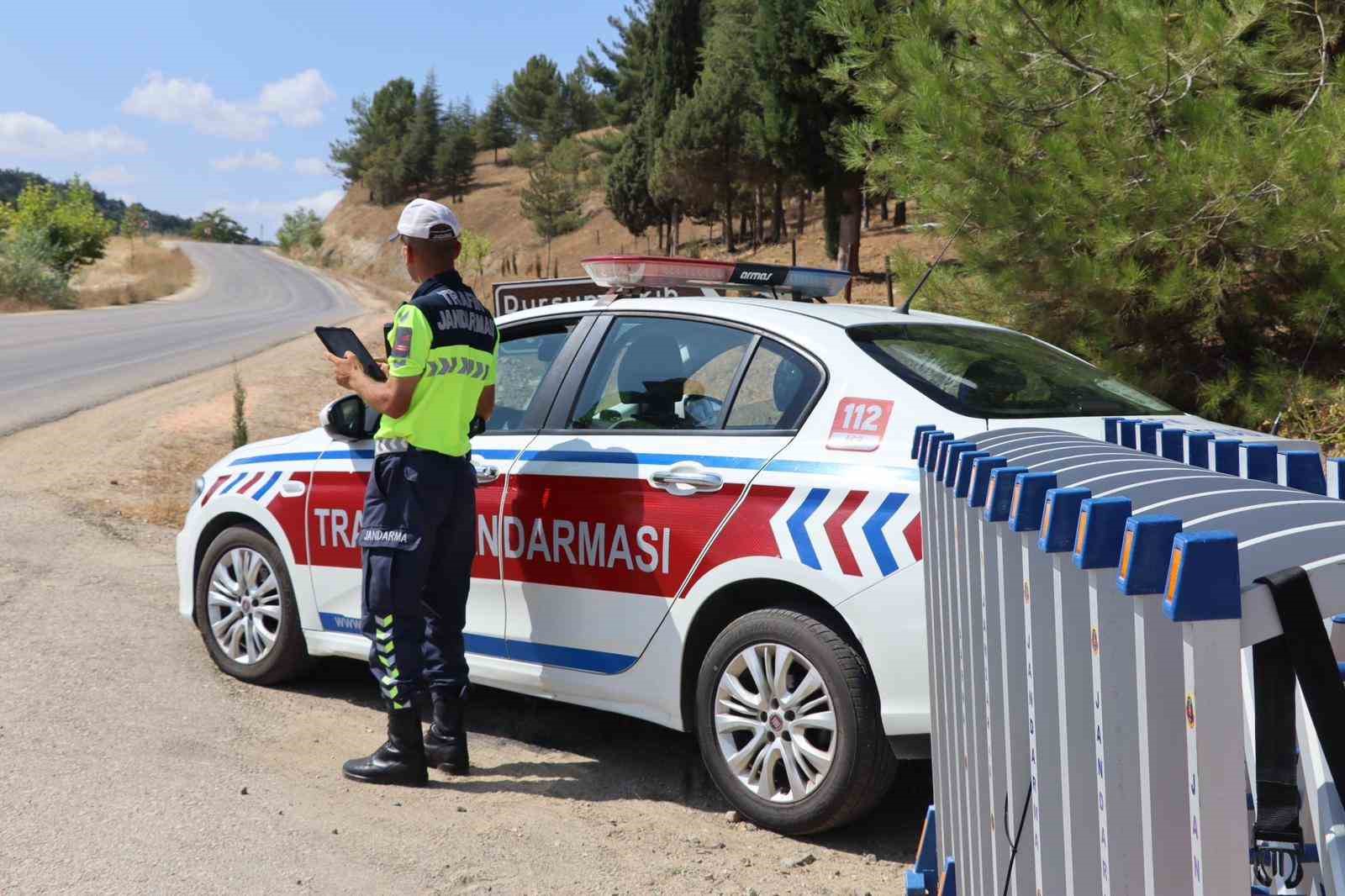 Jandarma Söğüt şenliklinde kuş uçurtmadı
