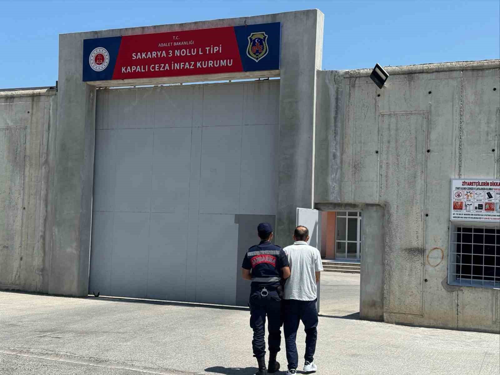 Suç rekortmenleri yakalandı: Yaşı kadar suç kaydının yanında 55 yıl hapis cezası varmış