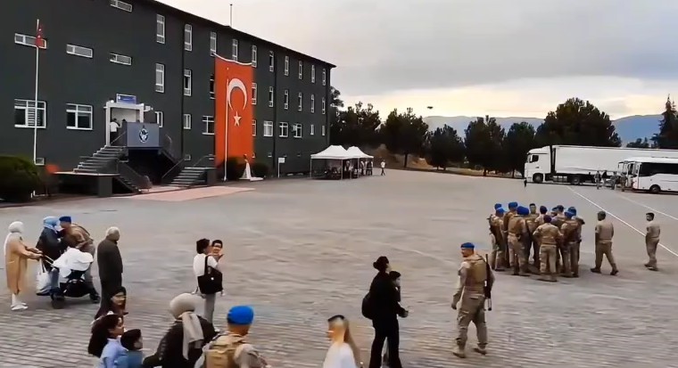 Komandolarının Suriye görevi dönüşü görüntüleri ilgi gördü
