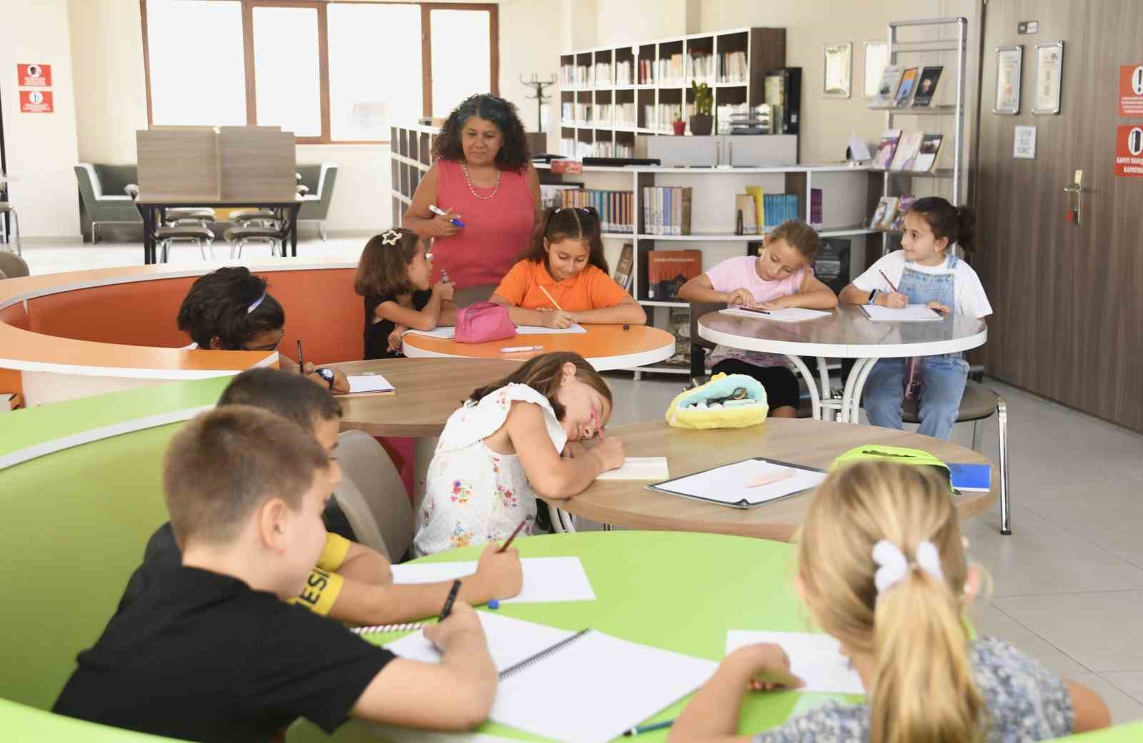 Osmangazi&rsquo;de &ccedil;ocuklara yazma alışkanlığı kazandıran at&ouml;lye
