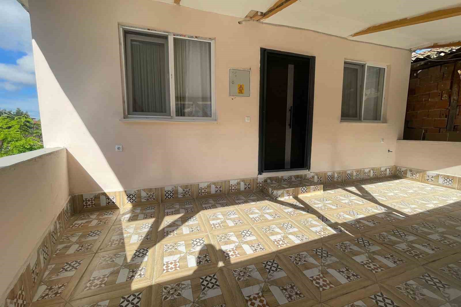 İhtiyaç sahibi aileye yeni ev