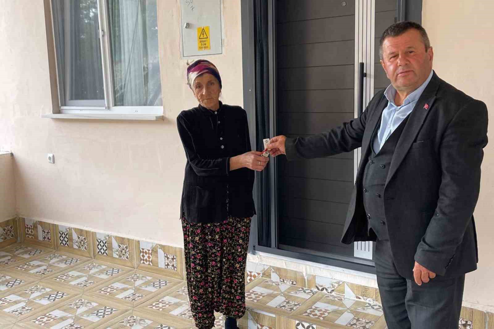 İhtiyaç sahibi aileye yeni ev