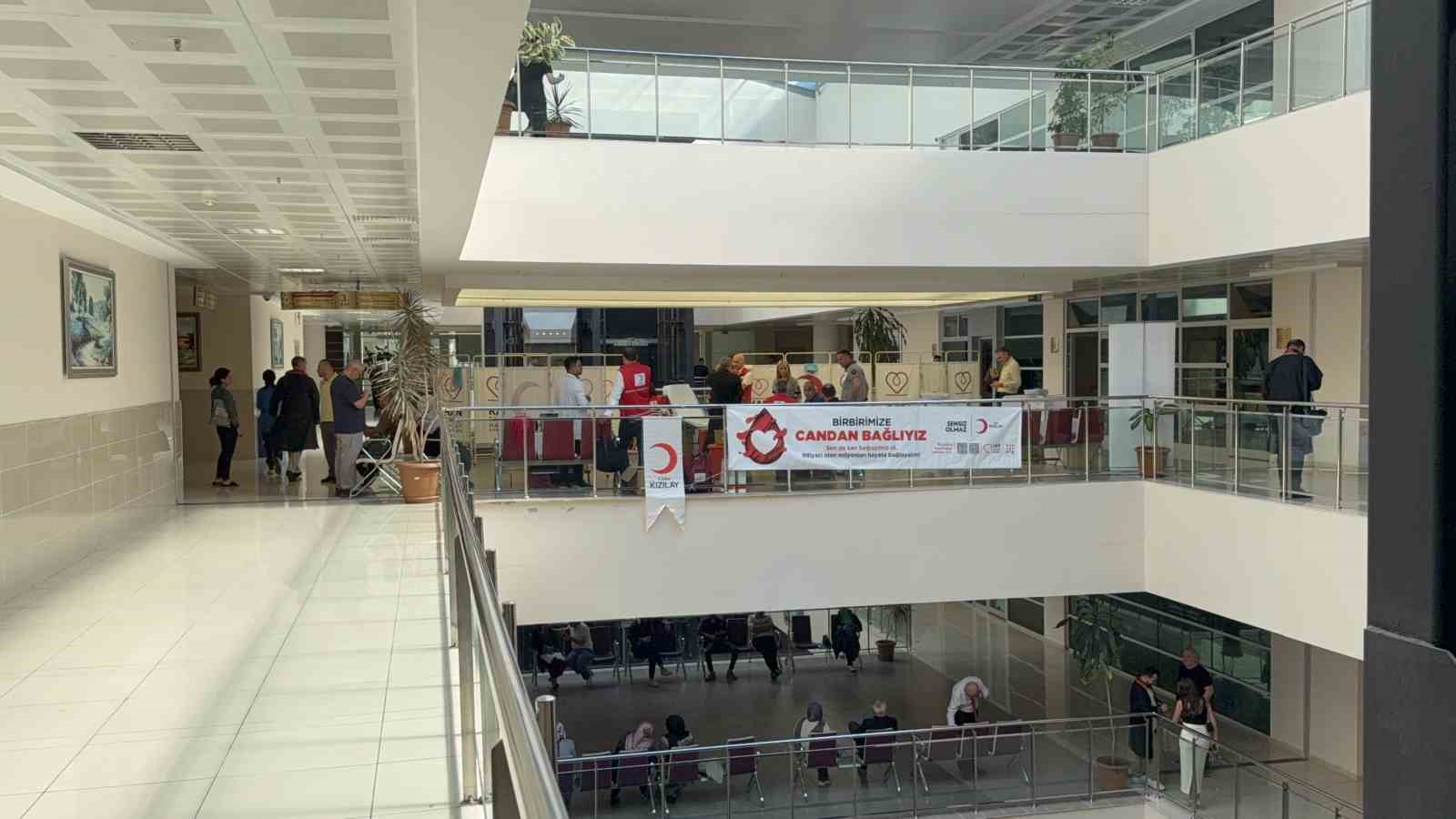 Samsun Adliyesi&rsquo;nde Kızılay&rsquo;a kan bağışı kampanyası
