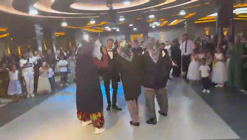 Sivas K&uuml;lt&uuml;r&uuml;&rsquo;n&uuml; Yayma ve Yaşatma Derneği Başkanı T&uuml;rkmenoğlu: "Erkeklerin kadın kıyafeti giymesinin k&uuml;lt&uuml;r&uuml;m&uuml;zde yeri yoktur"
