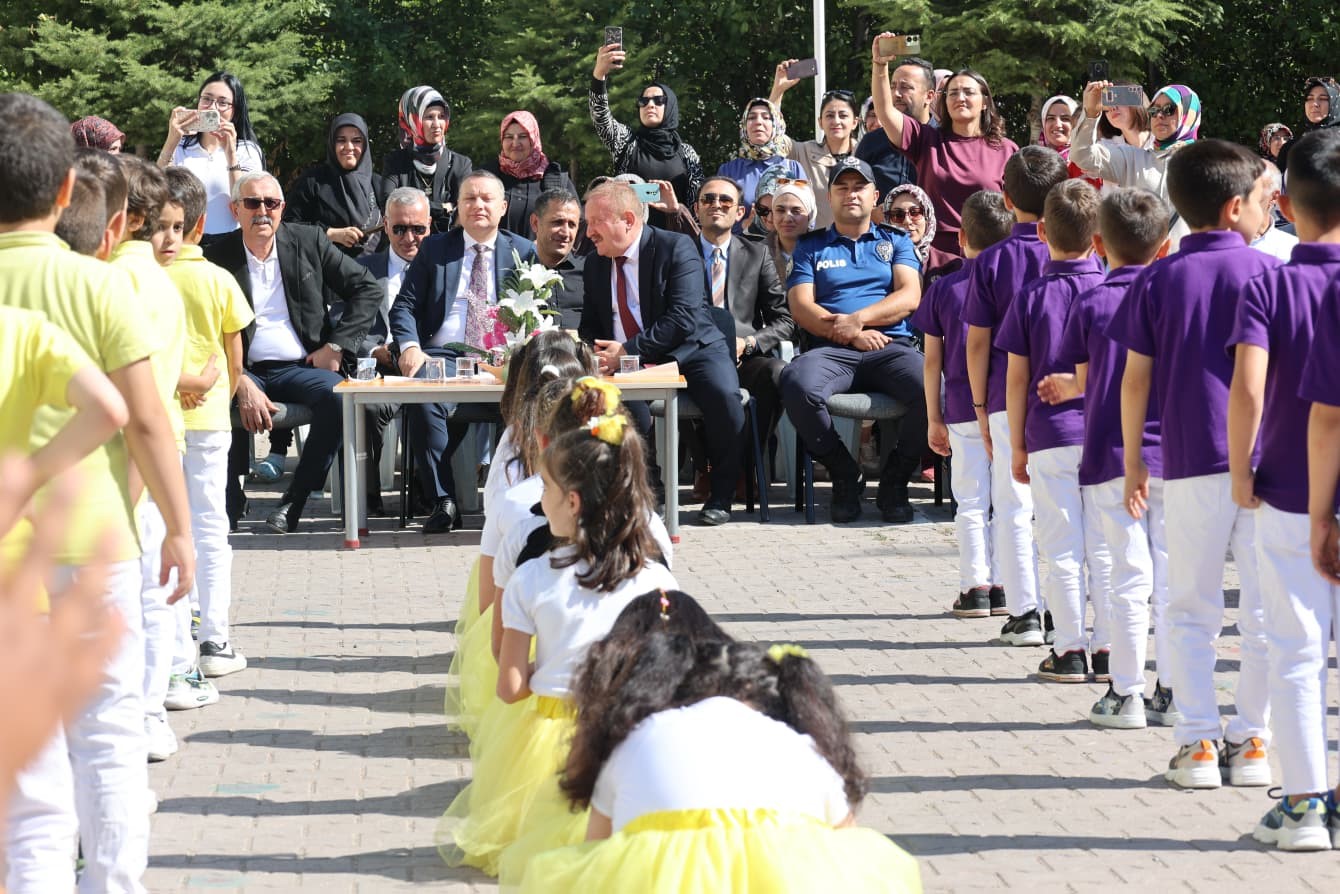 B&uuml;nyan&rsquo;da İlk&ouml;ğretim Haftası coşkuyla kutlandı
