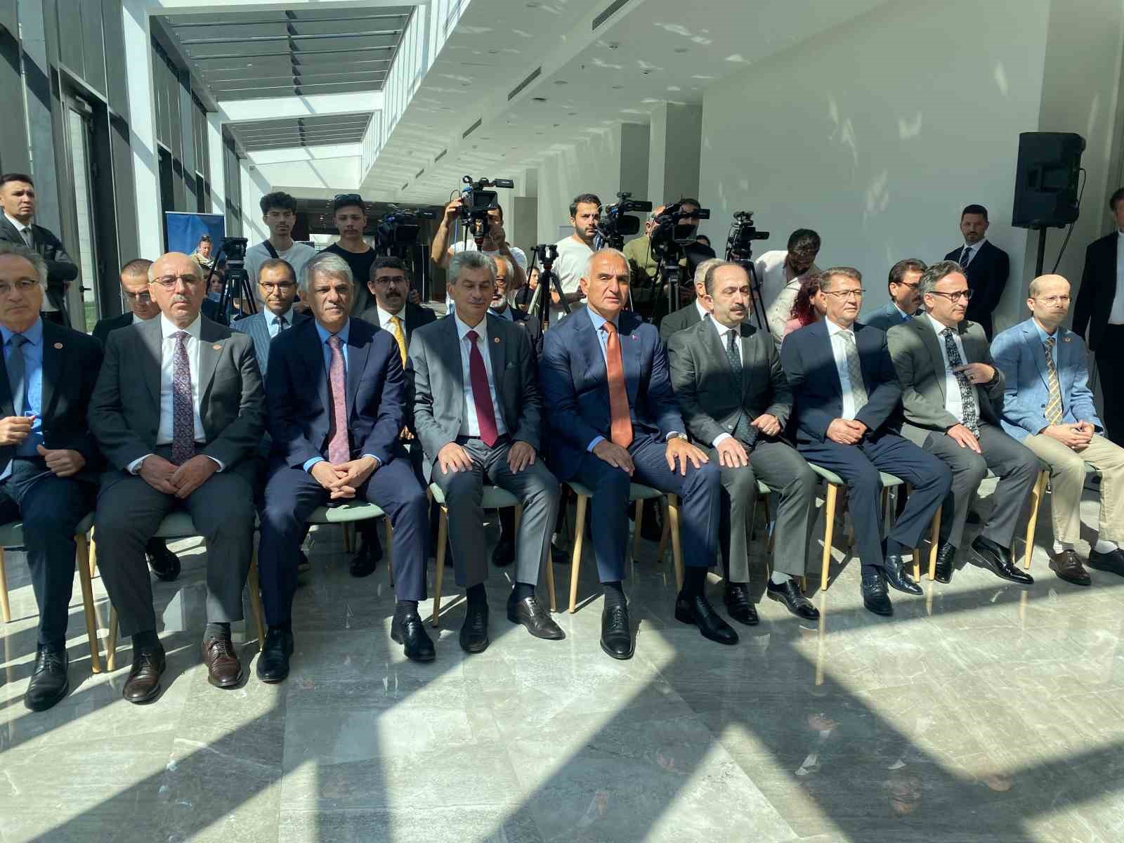 Bakan Ersoy: "Ge&ccedil;mişi bilmeden geleceğe emin adımlarla ulaşılamaz"
