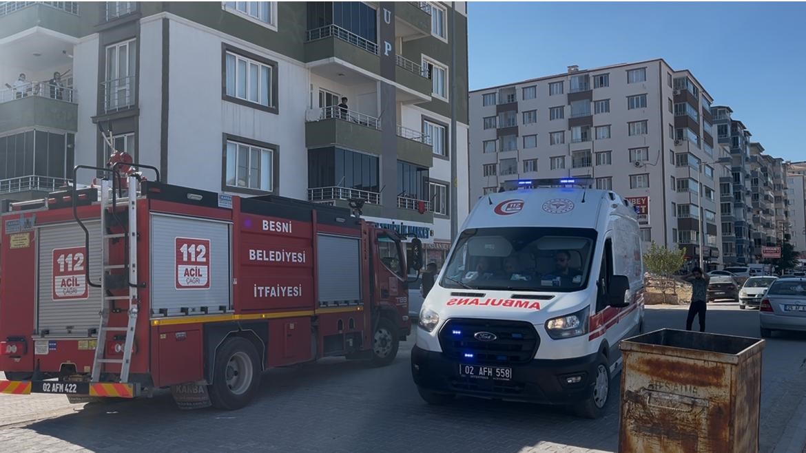 Doğum günü kutlaması binada yangın paniğe neden oldu
