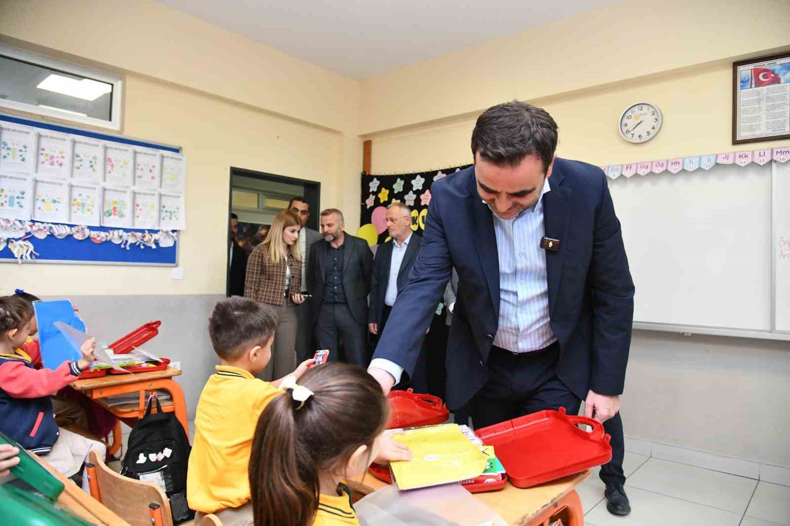 Başiskele’de 2 bin 124 birinci sınıf öğrencisine kırtasiye desteği