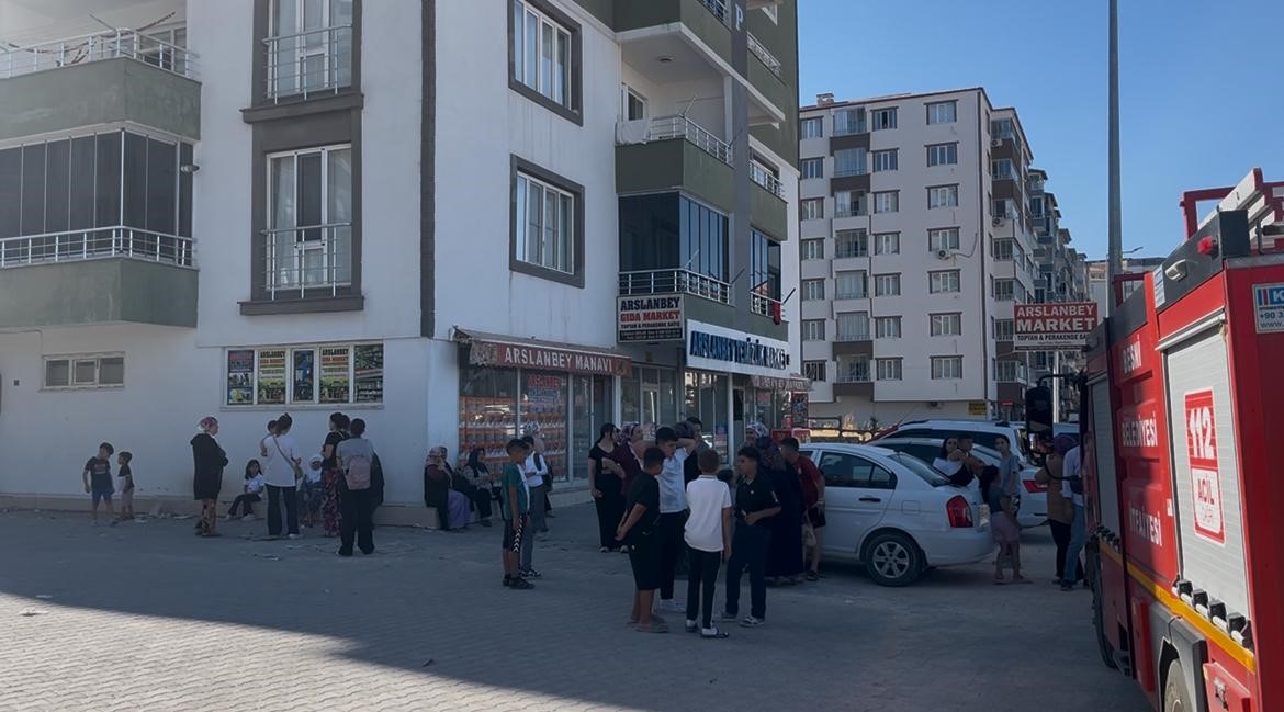 Doğum günü kutlaması binada yangın paniğine neden oldu