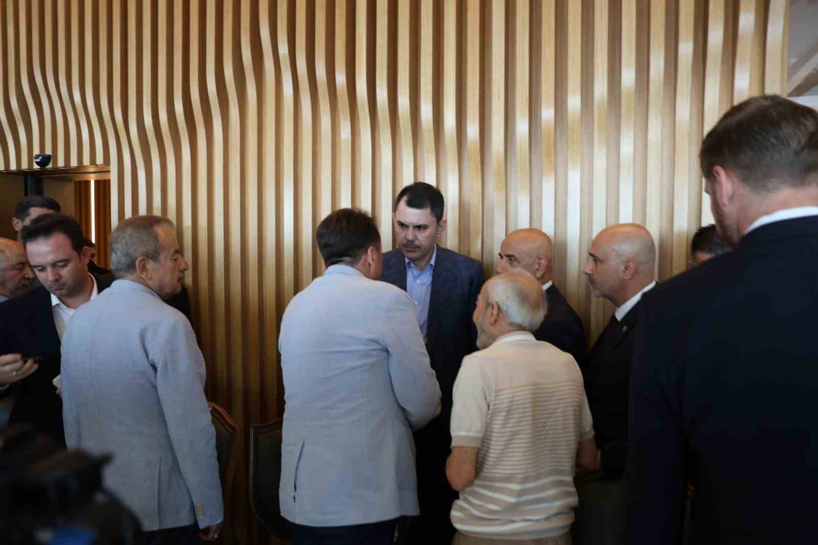 Bakan Kurum: "Deprem b&ouml;lgesinde her &uuml;&ccedil; depremzededen ikisi evine kavuştu"
