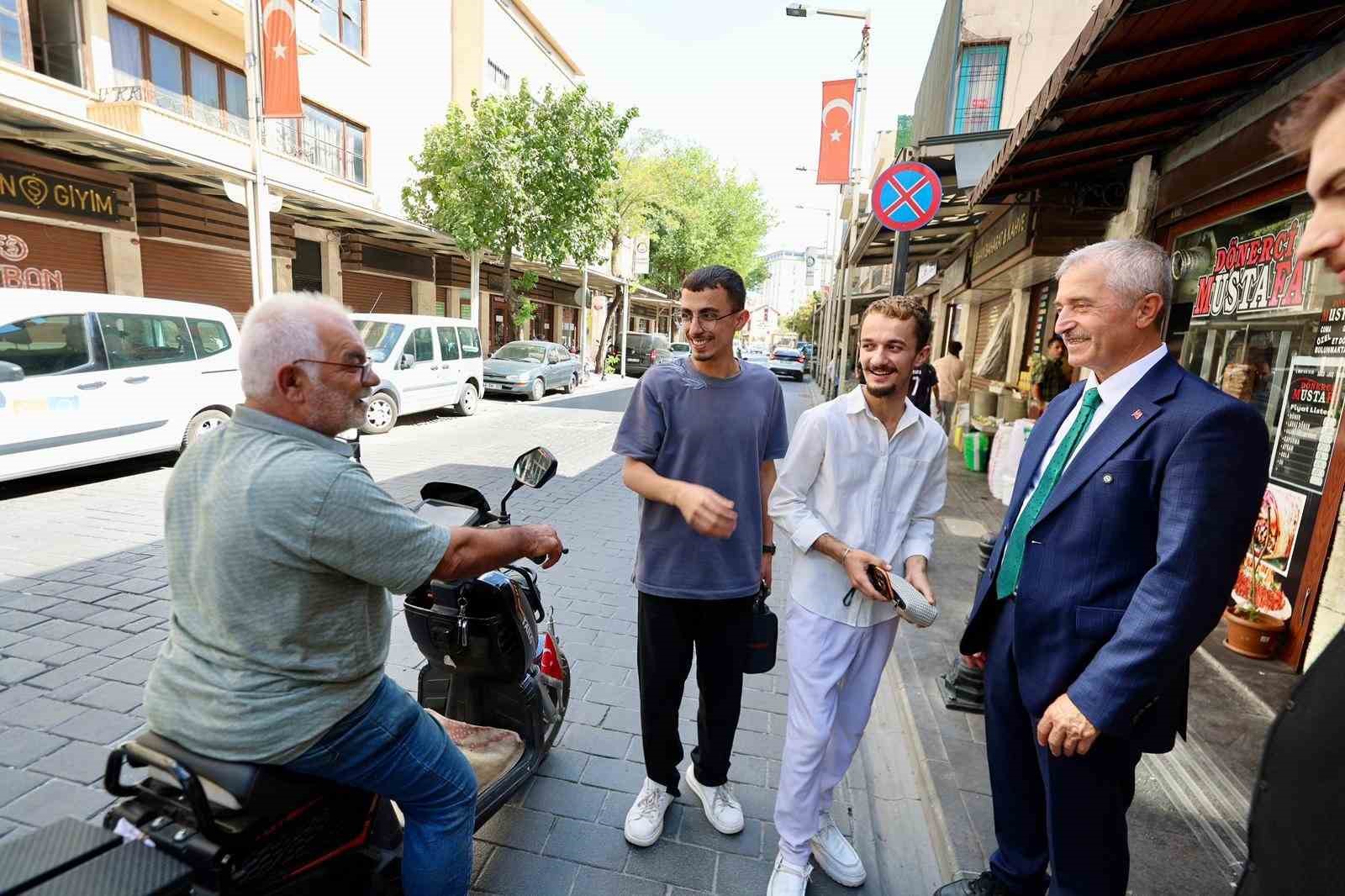 Başkan Tahmazoğlu, çarşı esnafı ve vatandaşlarla buluştu