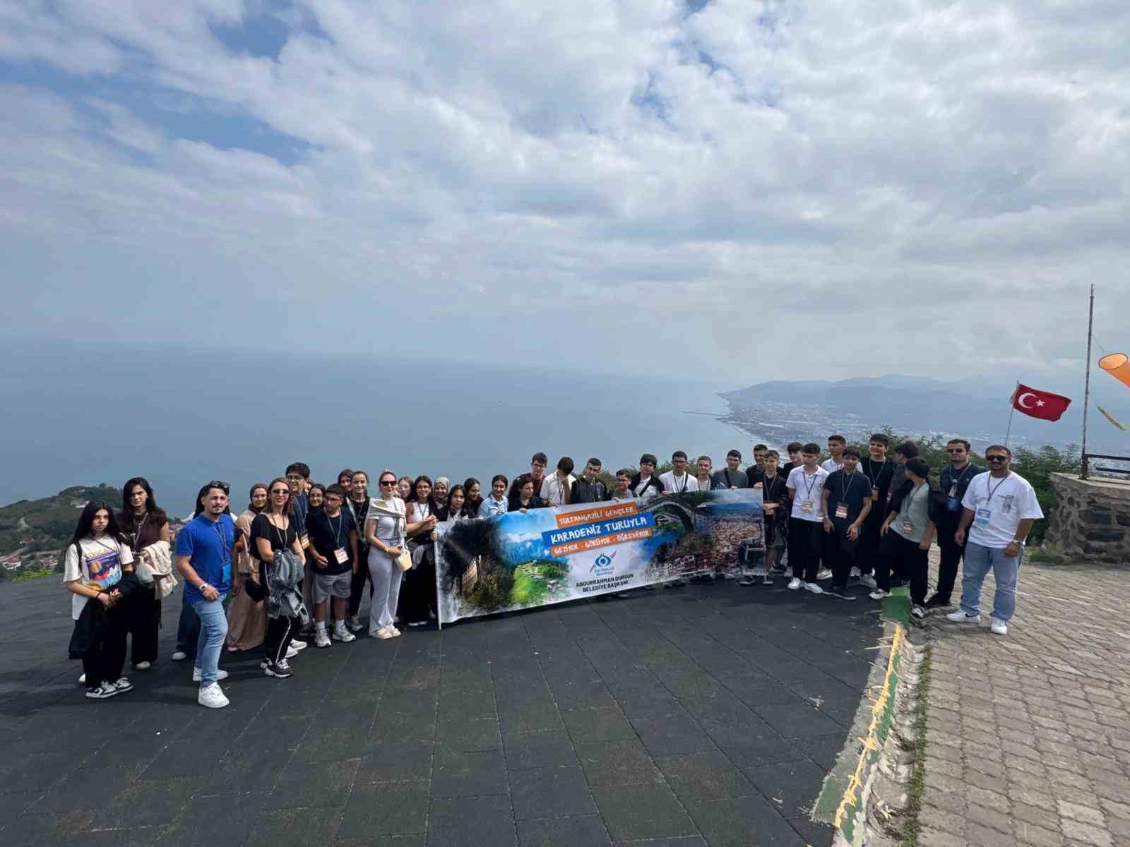 Sultangazi&rsquo;de başarılı &ouml;ğrencilere 5 g&uuml;nl&uuml;k Karadeniz turu &ouml;d&uuml;l&uuml;
