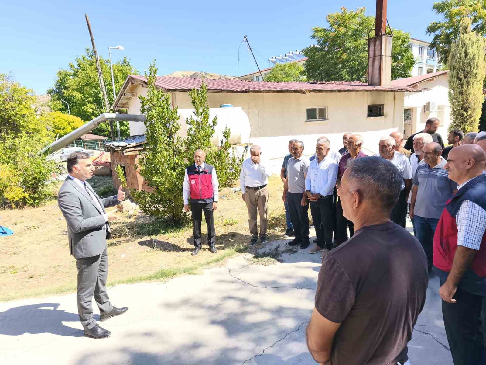 Tunceli&rsquo;de &uuml;reticilere mercimek tohumu dağıtıldı
