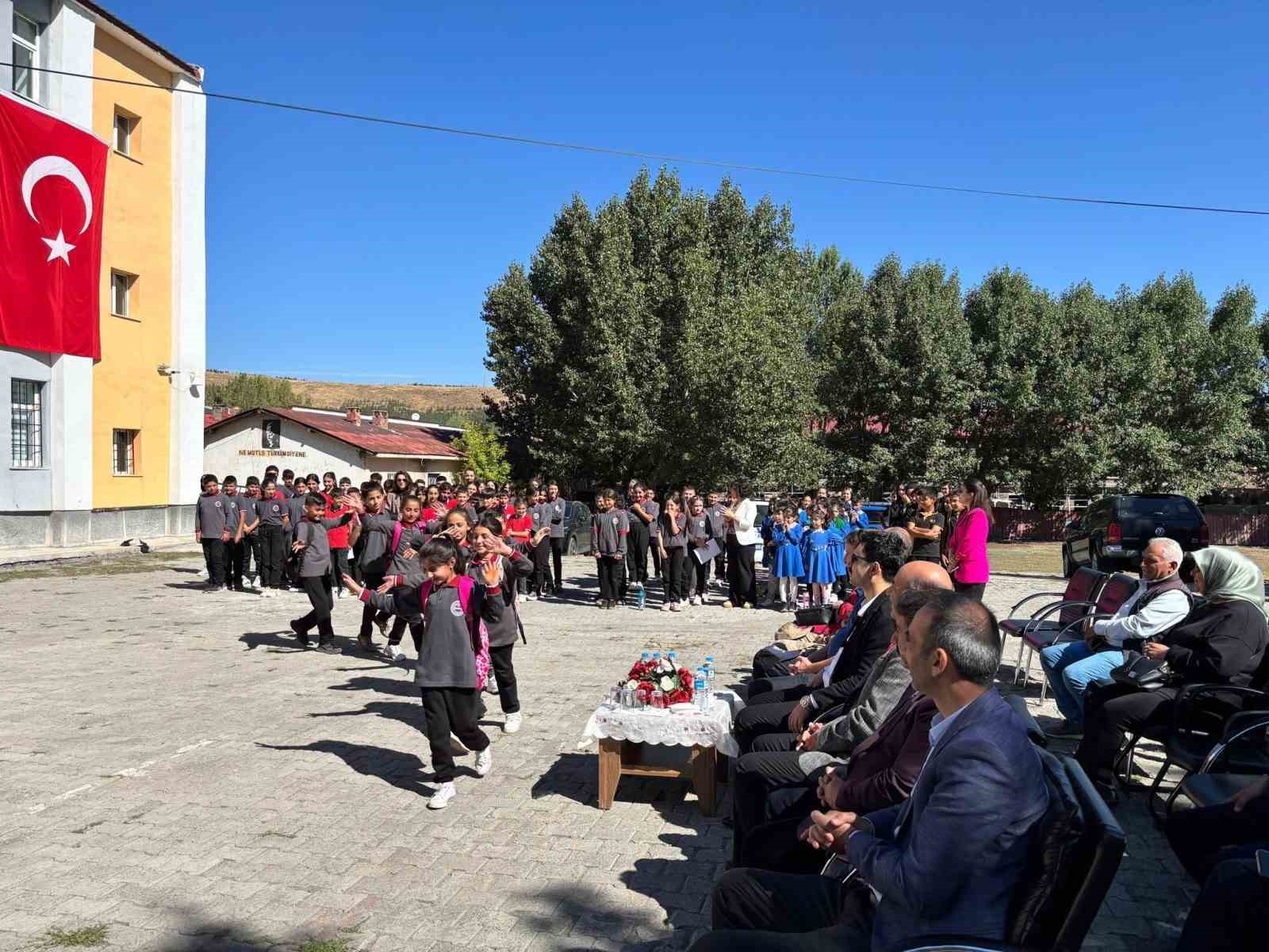 Susuz&rsquo;da İlk&ouml;ğretim Haftası etkinliği
