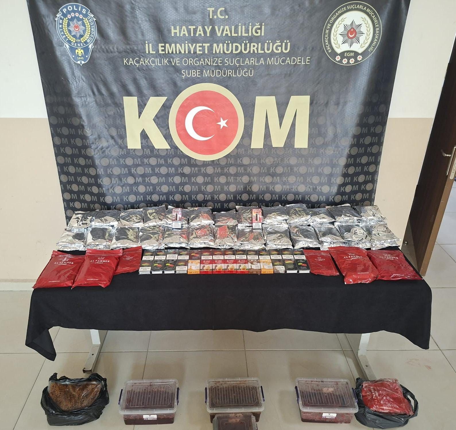 Kargo paketinden 61 kilo kaçak nargile tütünü çıktı
