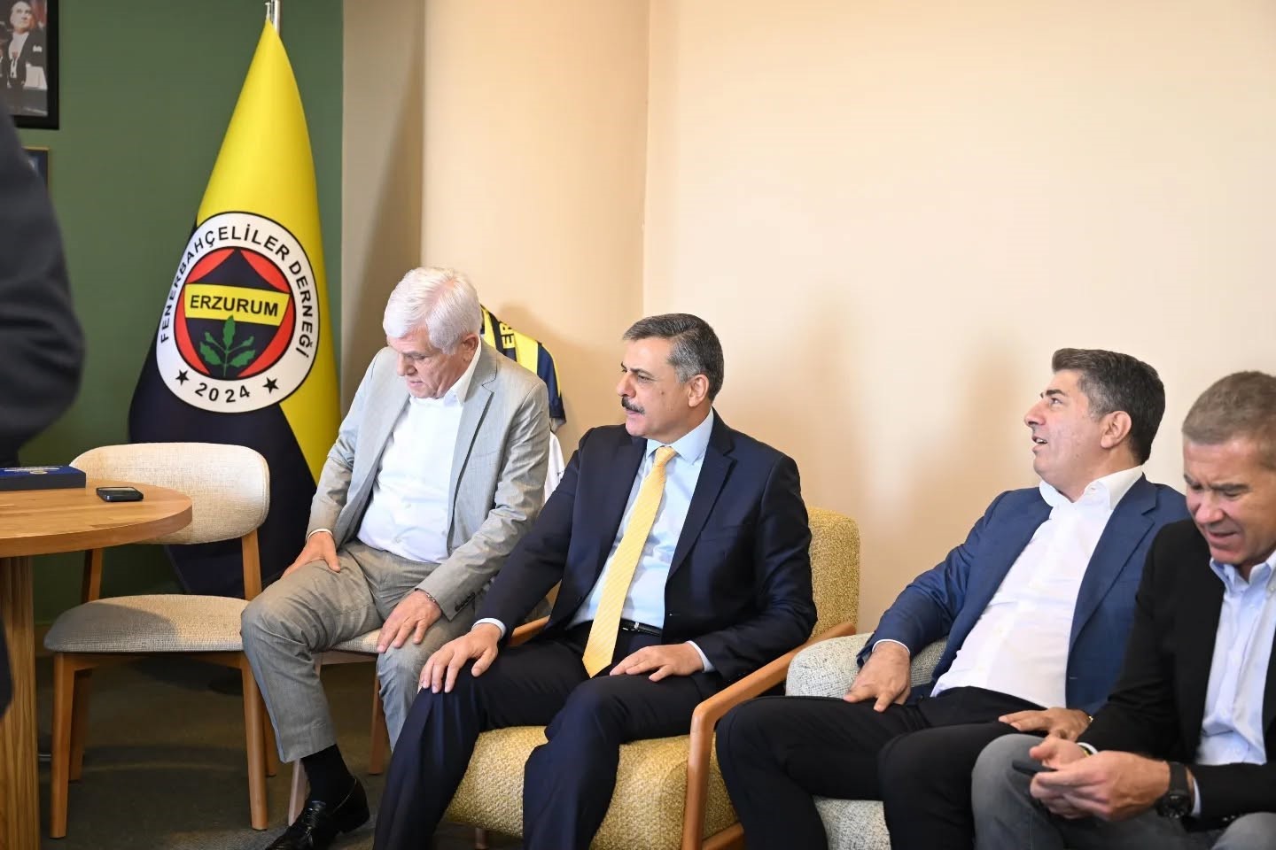 Vali &Ccedil;ift&ccedil;i, Erzurum Fenerbah&ccedil;eliler Derneğinin a&ccedil;ılış t&ouml;renine katıldı
