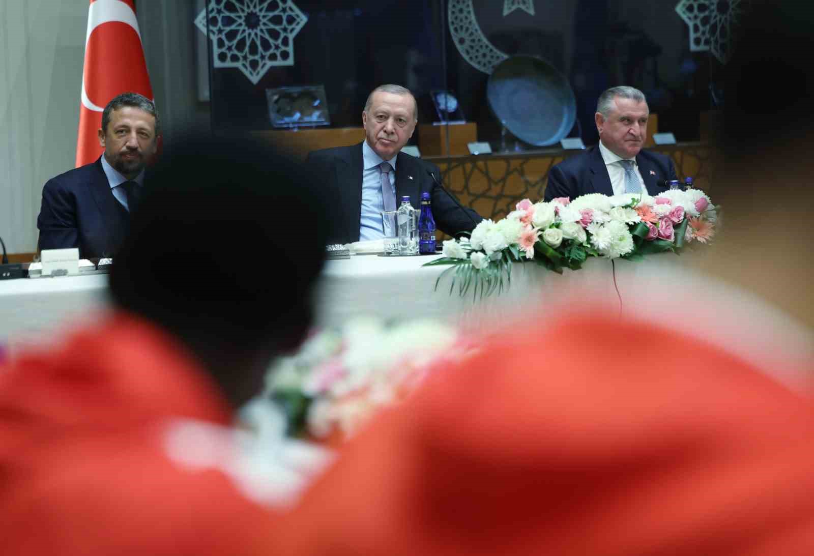 Cumhurbaşkanı Erdoğan, T&uuml;rkiye A Milli Erkek Basketbol Takımını kabul etti
