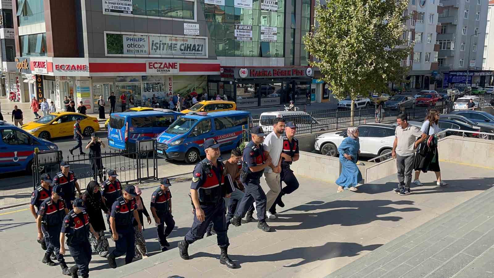 &Ccedil;erkezk&ouml;y&rsquo;de evlat dehşeti: Babasını &ouml;ld&uuml;rd&uuml;
