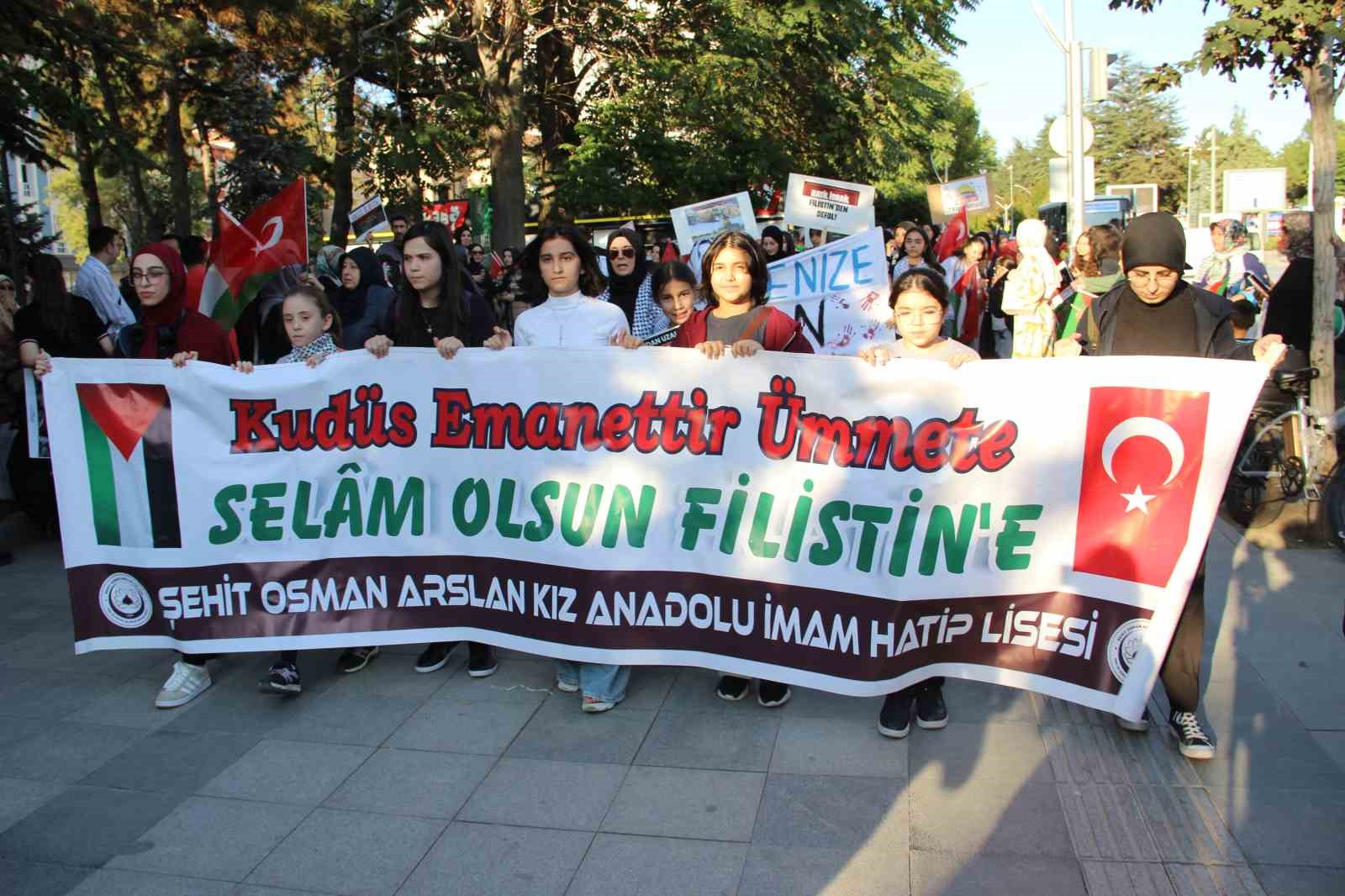 Çorum’da yüzlerce kişi Gazze için yürüdü