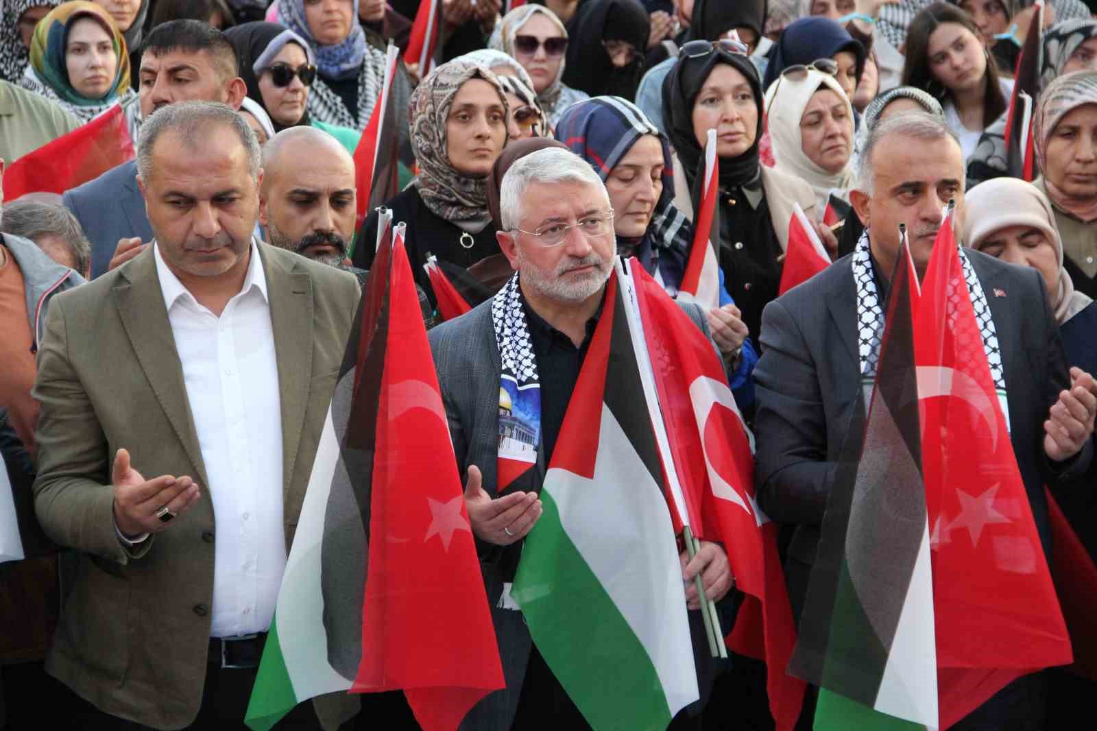 &Ccedil;orum&rsquo;da y&uuml;zlerce kişi Gazze i&ccedil;in y&uuml;r&uuml;d&uuml;
