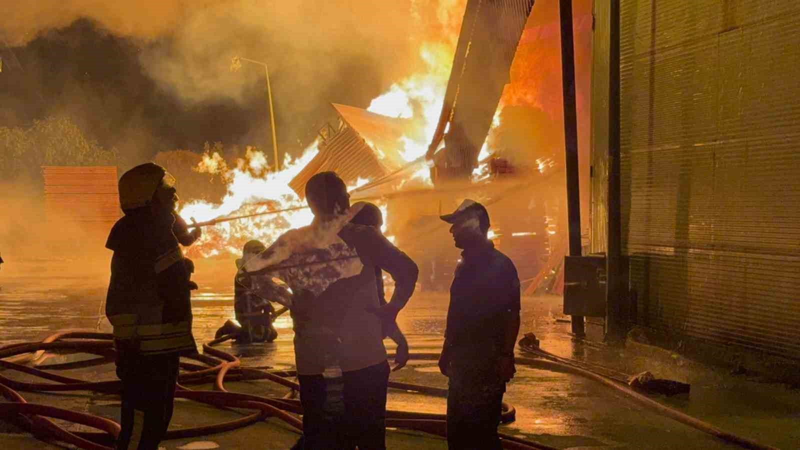Samsun’daki kereste fabrikası yangını sürüyor