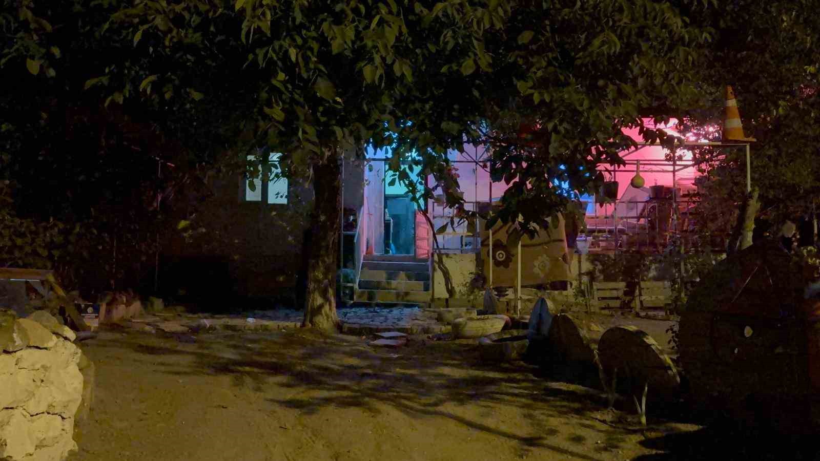 Tartıştığı erkek arkadaşını göğsünden bıçakladı: 1 yaralı