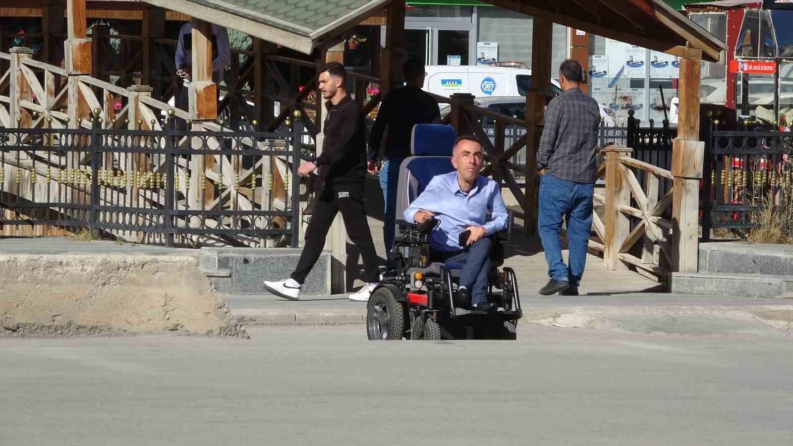 Bayburt’ta ehliyetsiz sürücü engelli vatandaşa çarpıp kaçtı: "Sadece ben değil, insanlık ve vicdan da yaralandı"