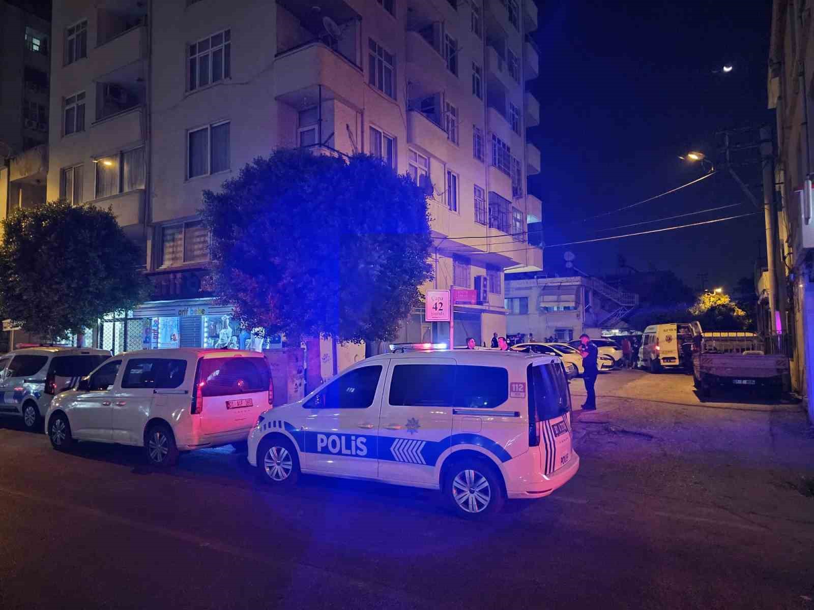 Evinin önünde öldürüldü
