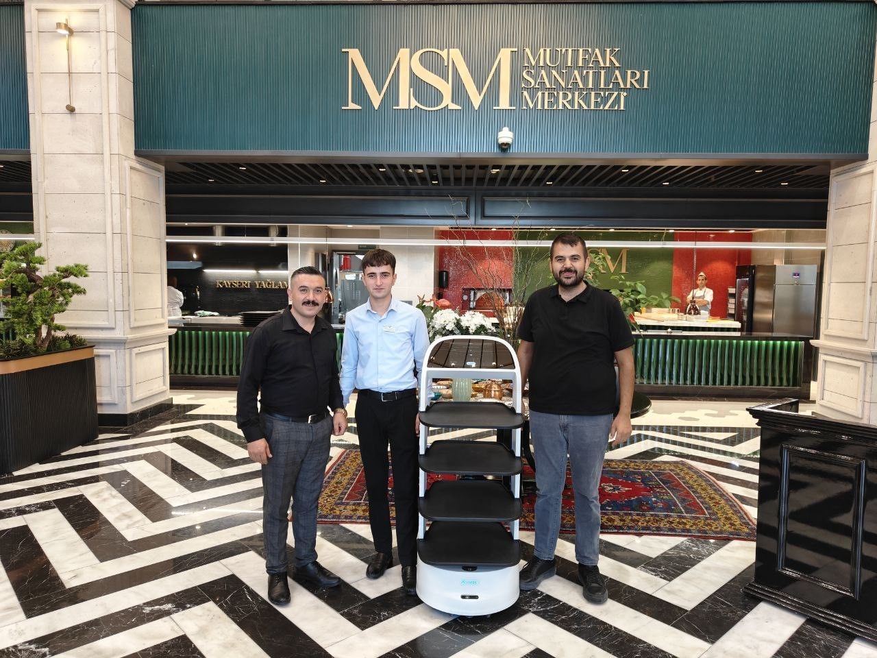 Kayseri’nin lezzetlerini sofralara robot taşıyor
