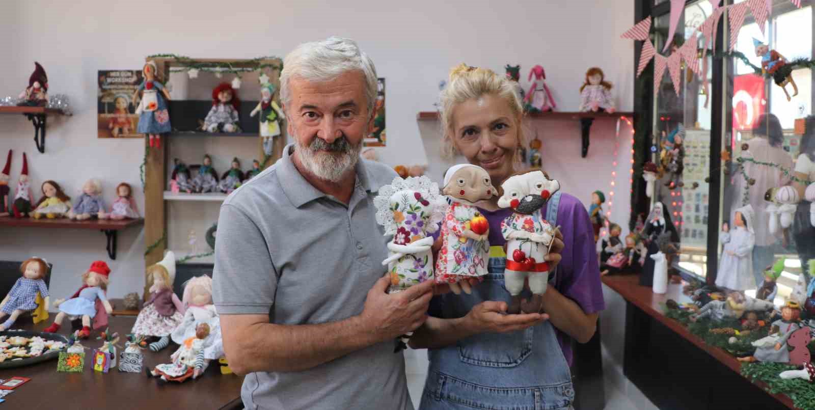 Karı-koca 13 yıldır bez bebek yapıyor