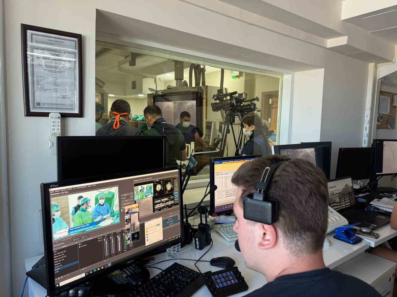 Samsun&rsquo;dan &Ccedil;in&rsquo;e canlı yayın: T&uuml;rk hekimlerin başarısı kongrede izlendi
