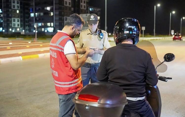 Isparta&rsquo;da 16 ara&ccedil; ve s&uuml;r&uuml;c&uuml;s&uuml;ne idari para cezası
