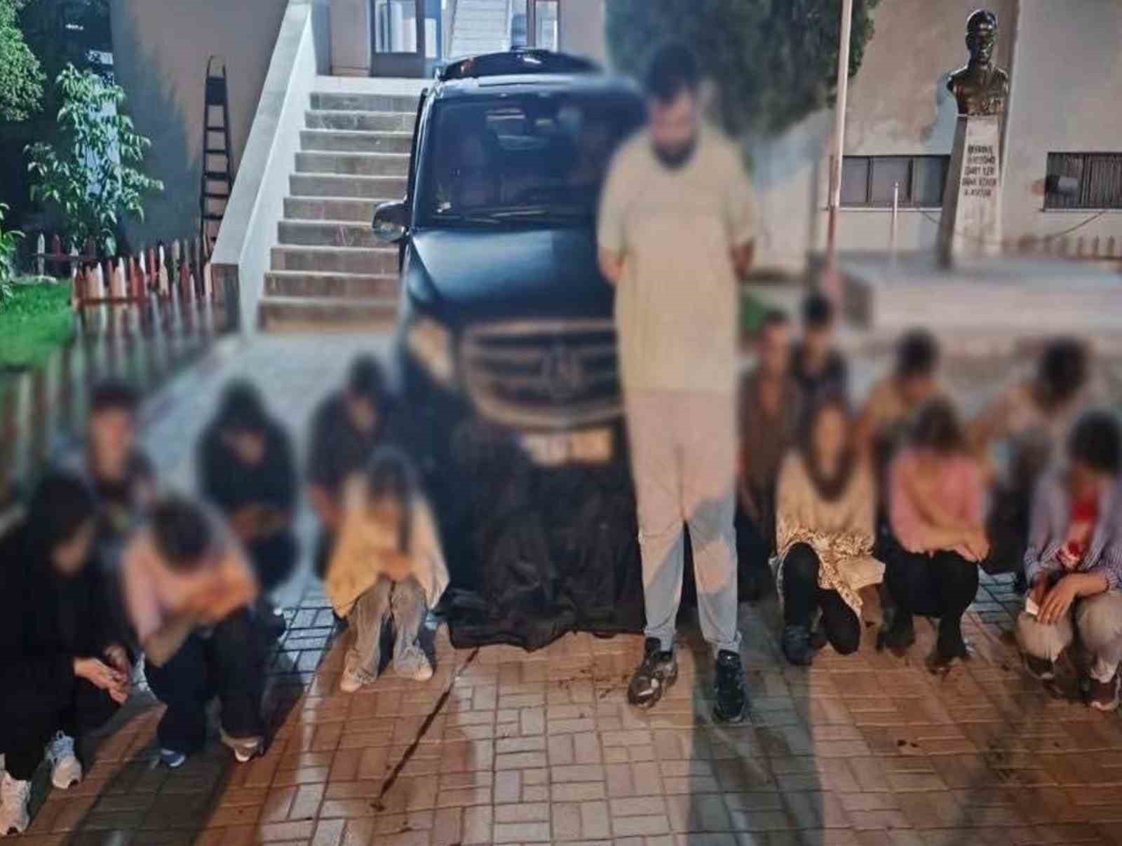 &Ccedil;anakkale&rsquo;de jandarmadan g&ouml;&ccedil;men ka&ccedil;ak&ccedil;ılığı operasyonu
